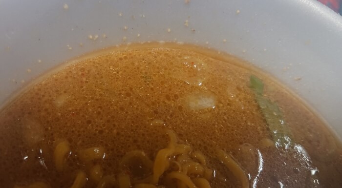 セブンのすみれ札幌濃厚味噌のスープ