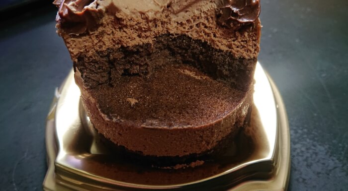 ファミリーマートのチョコレートケーキの断面1