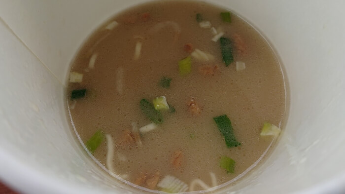 ファミマの麺屋剛監修 剛麺 とんこつ味のスープ2