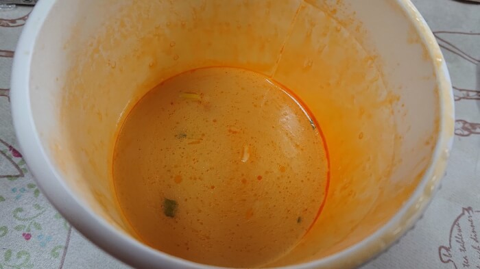 ファミマのモヒカン久留米らーめんのスープ